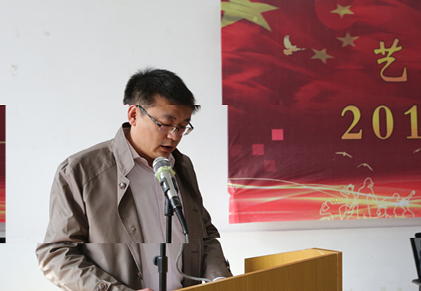 學院黨委常務副書記楊峰宣讀表彰決定.jpg 學院黨委常務副書記楊峰宣讀表彰決定.jpg
